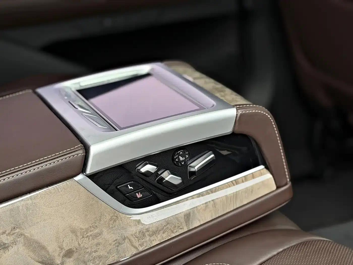 2021 BMW 7 Series 740Li Leading Edition M Sport Package — миниатюра 12