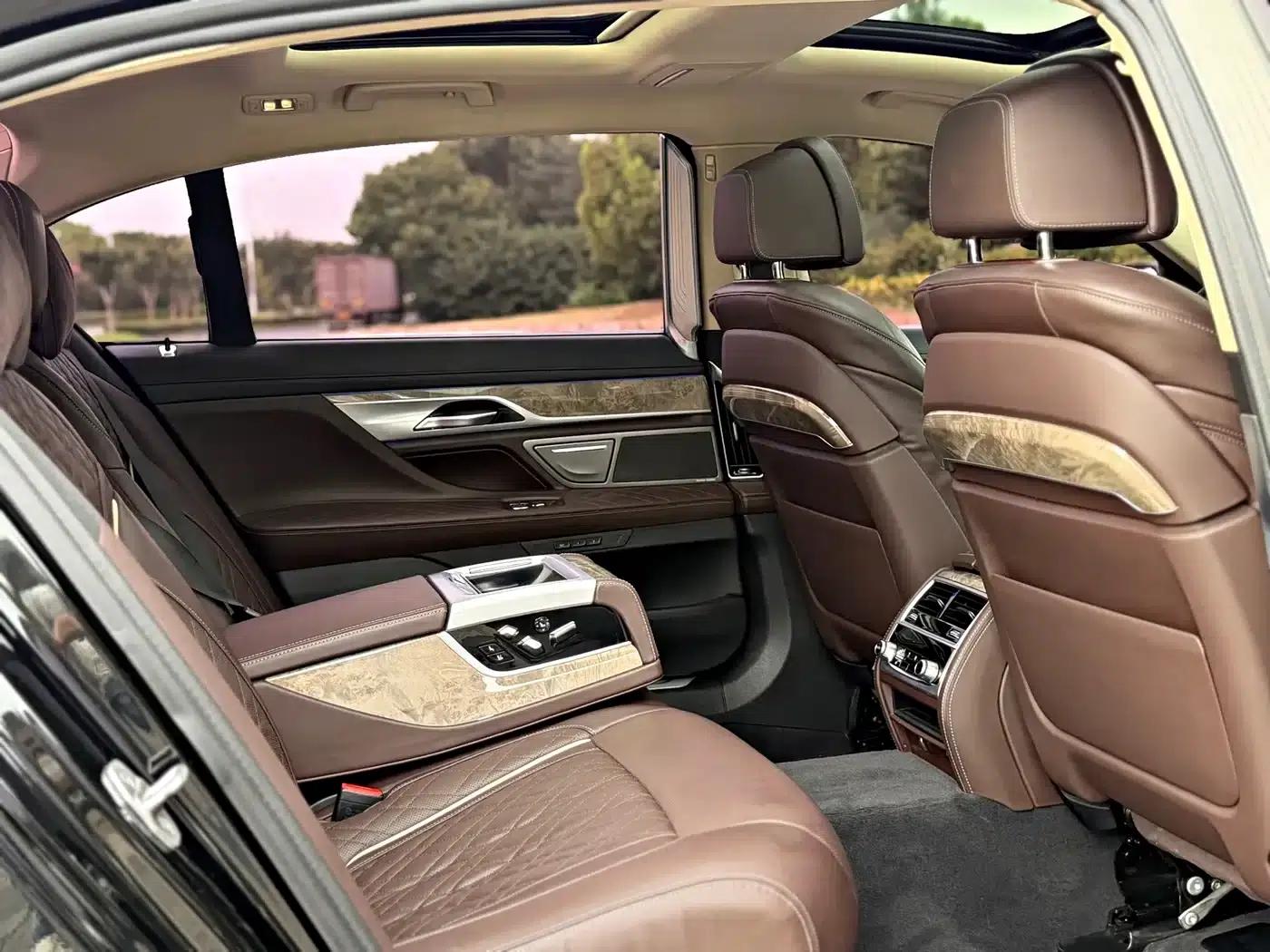 2021 BMW 7 Series 740Li Leading Edition M Sport Package — миниатюра 13