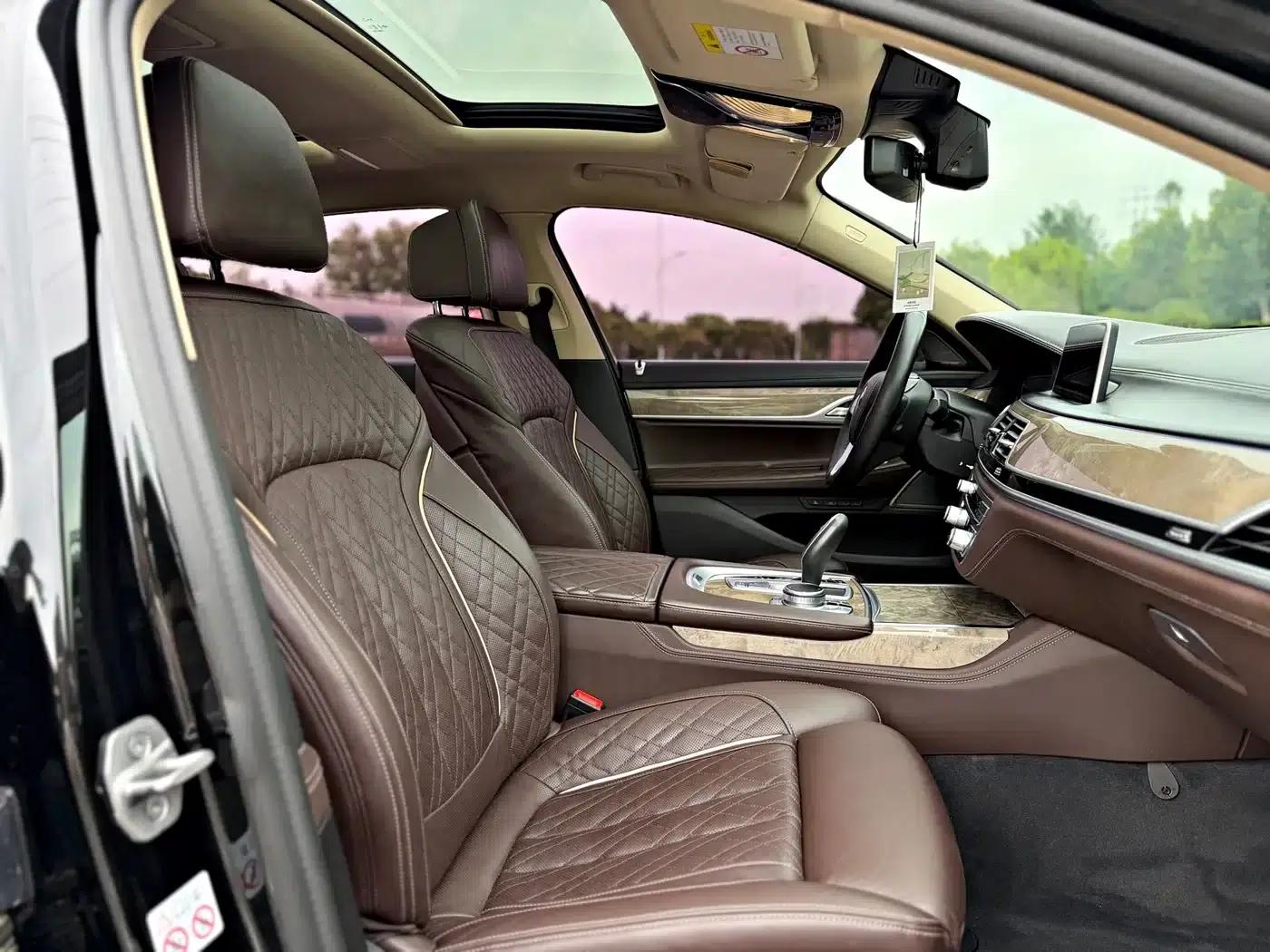 2021 BMW 7 Series 740Li Leading Edition M Sport Package — миниатюра 14