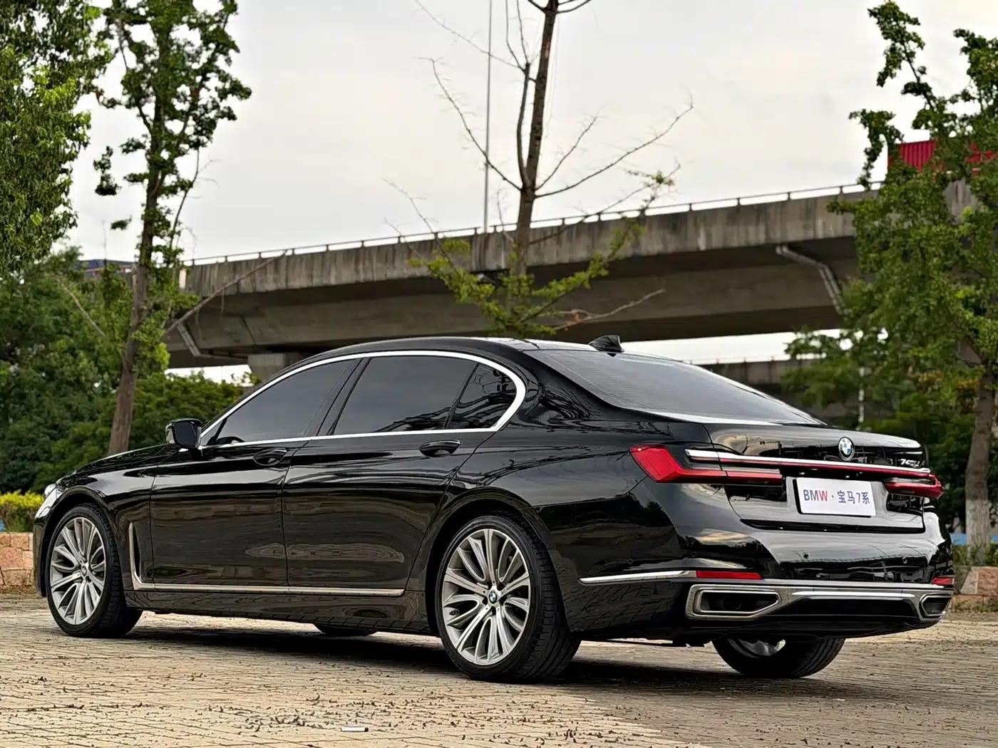 2021 BMW 7 Series 740Li Leading Edition M Sport Package — миниатюра 17
