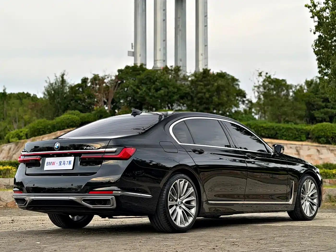 2021 BMW 7 Series 740Li Leading Edition M Sport Package — миниатюра 19