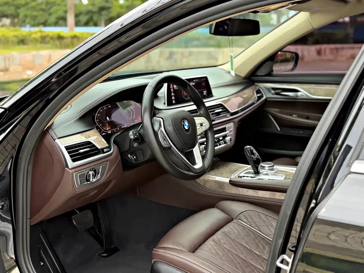 2021 BMW 7 Series 740Li Leading Edition M Sport Package — миниатюра 4