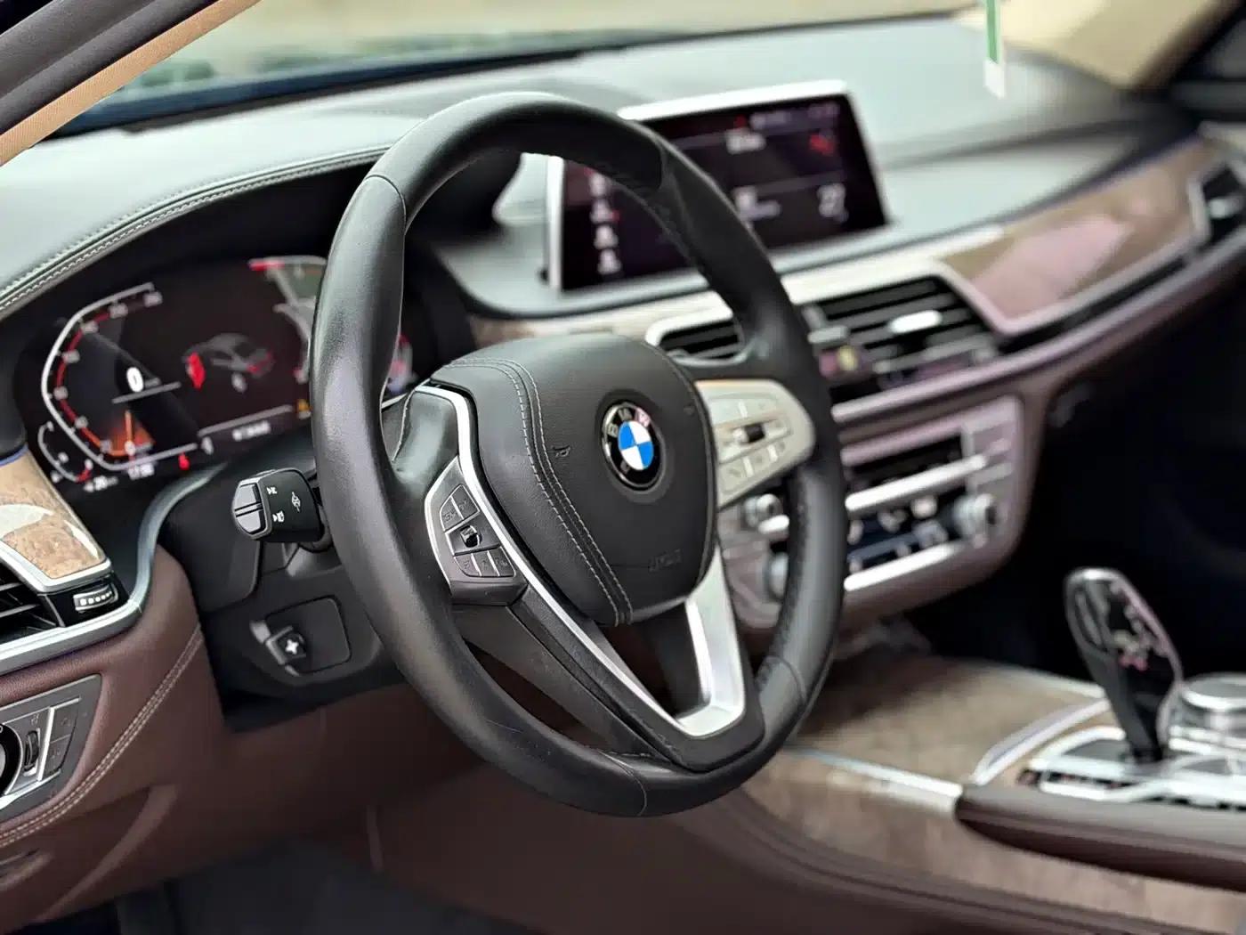 2021 BMW 7 Series 740Li Leading Edition M Sport Package — миниатюра 5