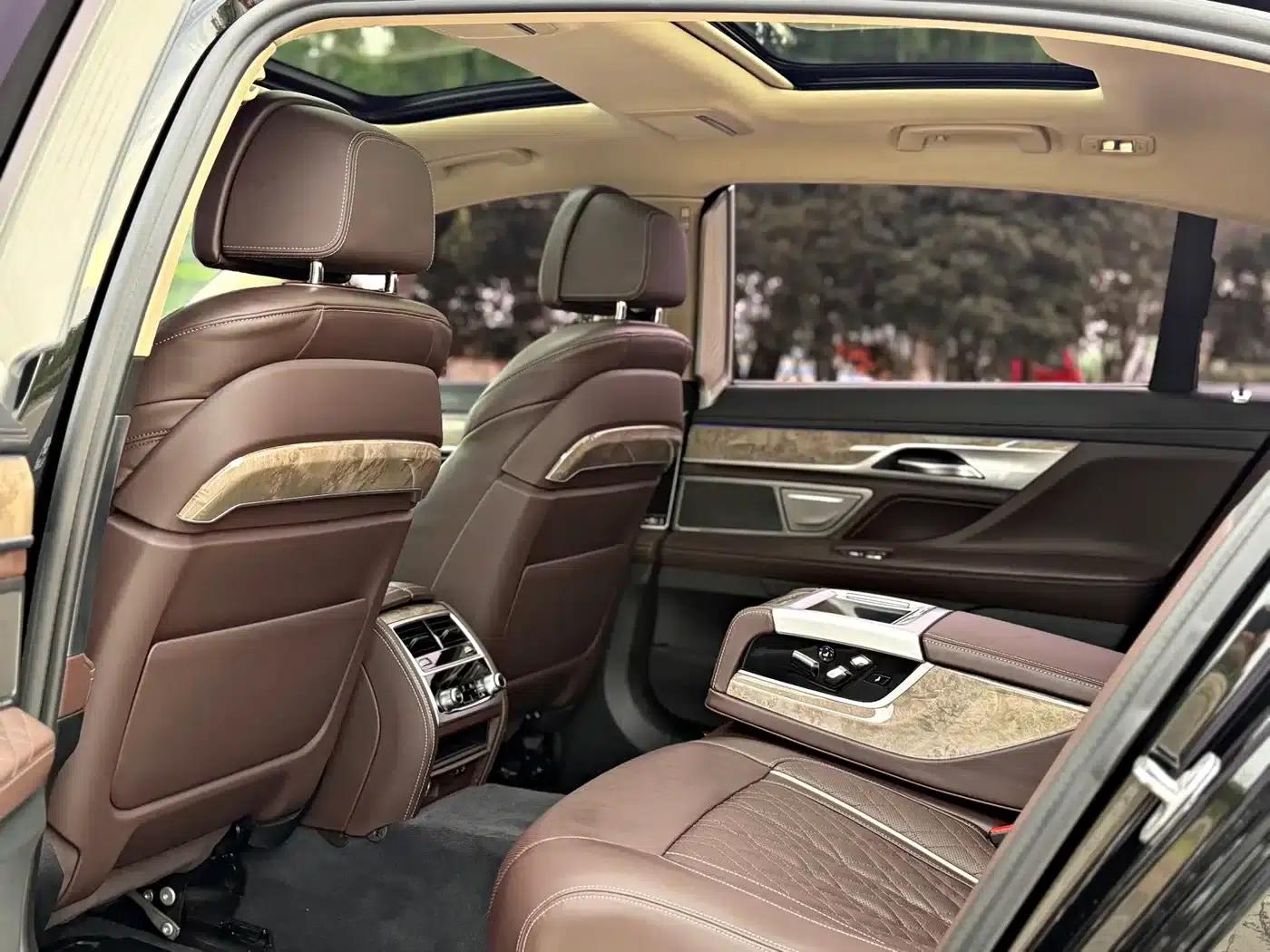 2021 BMW 7 Series 740Li Leading Edition M Sport Package — миниатюра 6