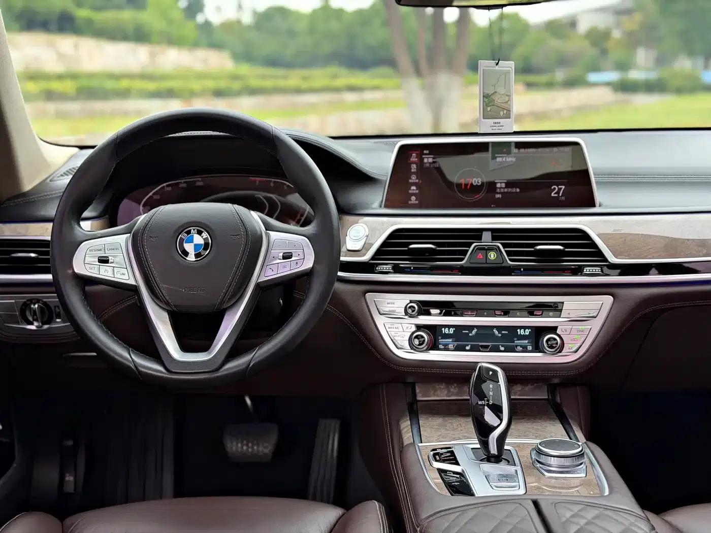 2021 BMW 7 Series 740Li Leading Edition M Sport Package — миниатюра 7
