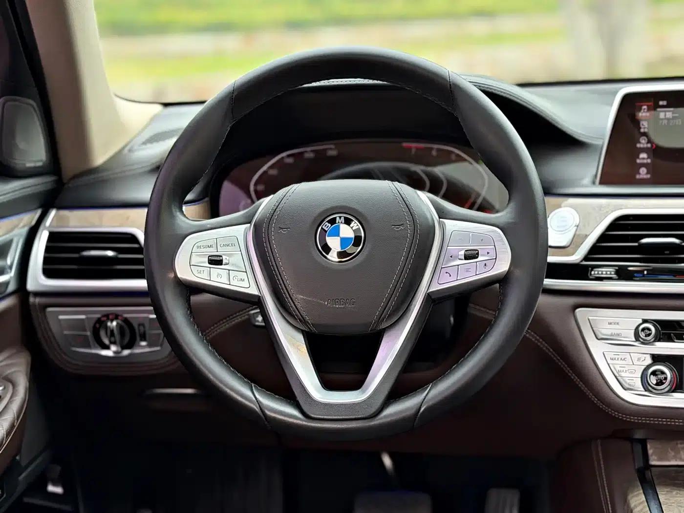 2021 BMW 7 Series 740Li Leading Edition M Sport Package — миниатюра 8