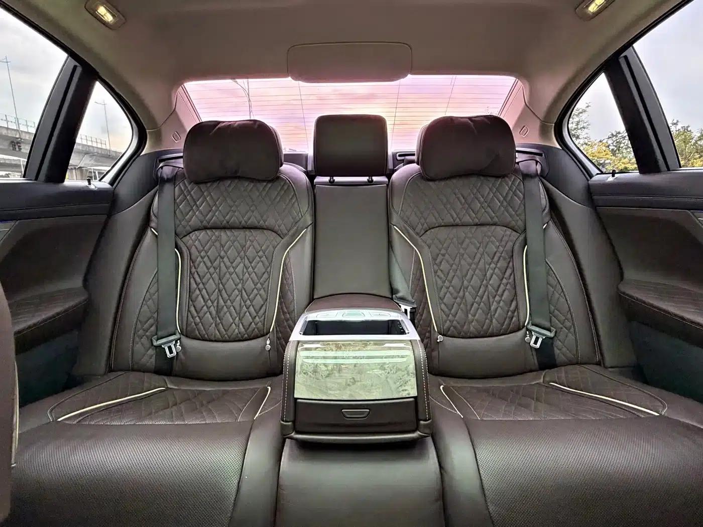 2021 BMW 7 Series 740Li Leading Edition M Sport Package — миниатюра 10