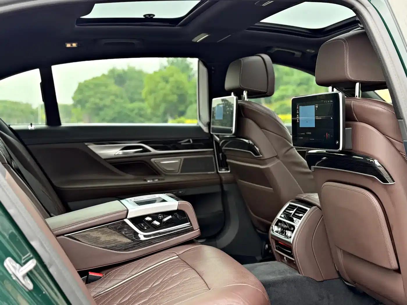 2019 BMW 7 Series 740Li Luxury M Sport Package — миниатюра 14