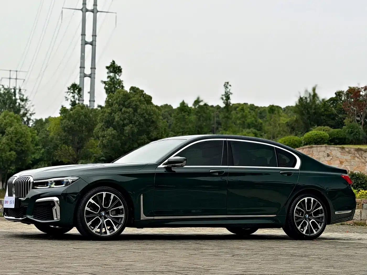 2019 BMW 7 Series 740Li Luxury M Sport Package — миниатюра 17