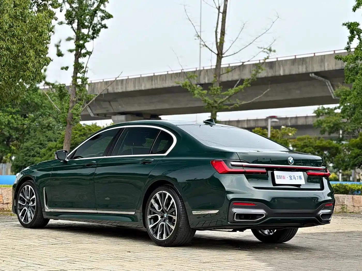 2019 BMW 7 Series 740Li Luxury M Sport Package — миниатюра 18