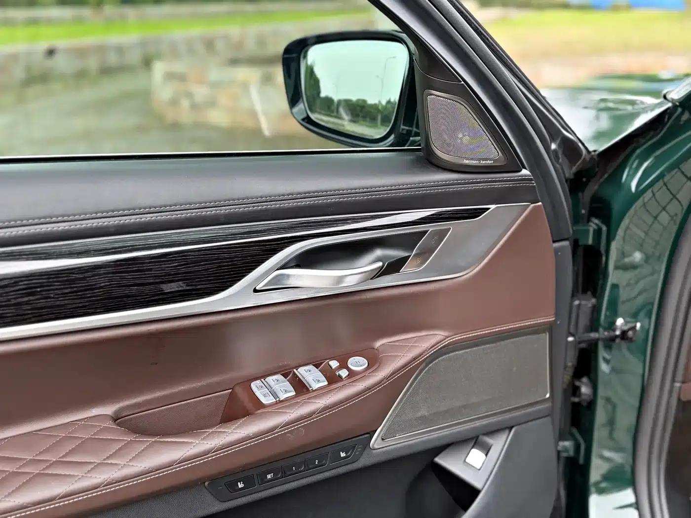 2019 BMW 7 Series 740Li Luxury M Sport Package — миниатюра 6