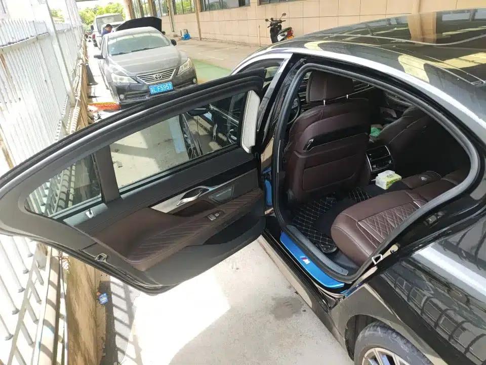 2021 BMW 7 Series 740Li Leading Edition M Sport Package — миниатюра 4