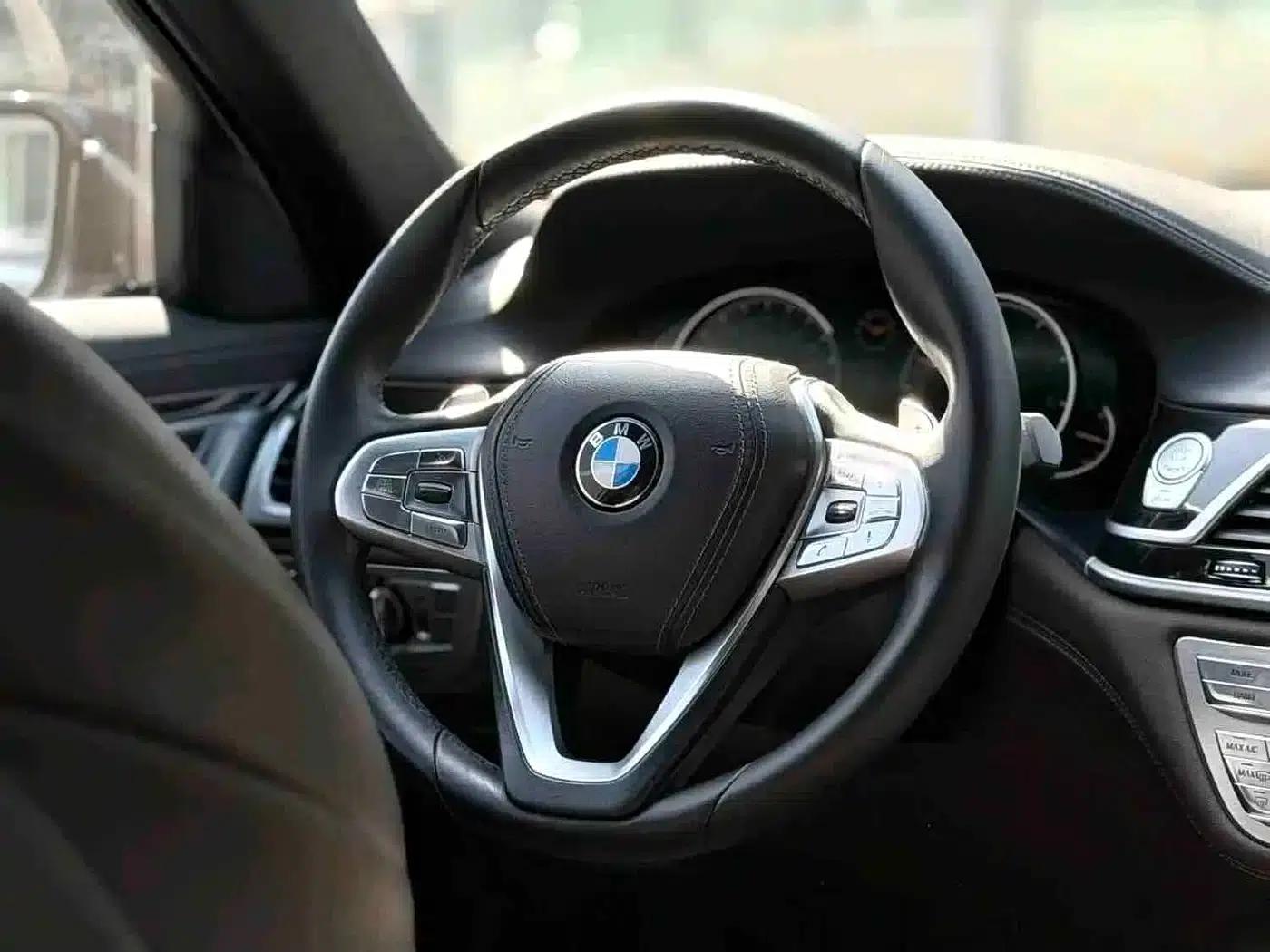 2018 BMW 7 Series 730Li Leading Edition M Sport Package — миниатюра 5