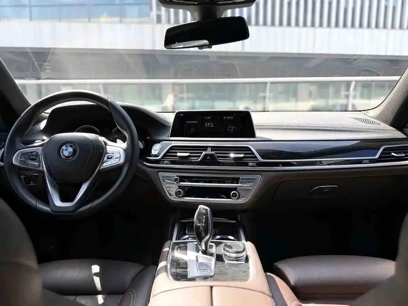 2018 BMW 7 Series 730Li Leading Edition M Sport Package — миниатюра 6