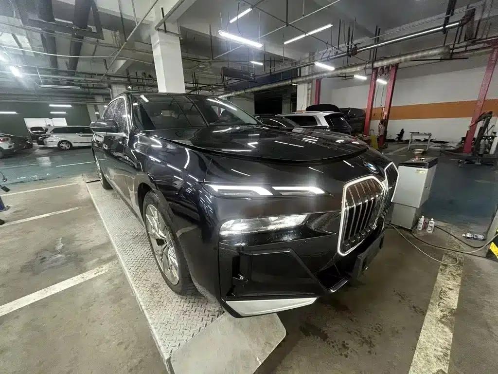 2023 BMW 7 Series 735Li M Sport Package — миниатюра 1