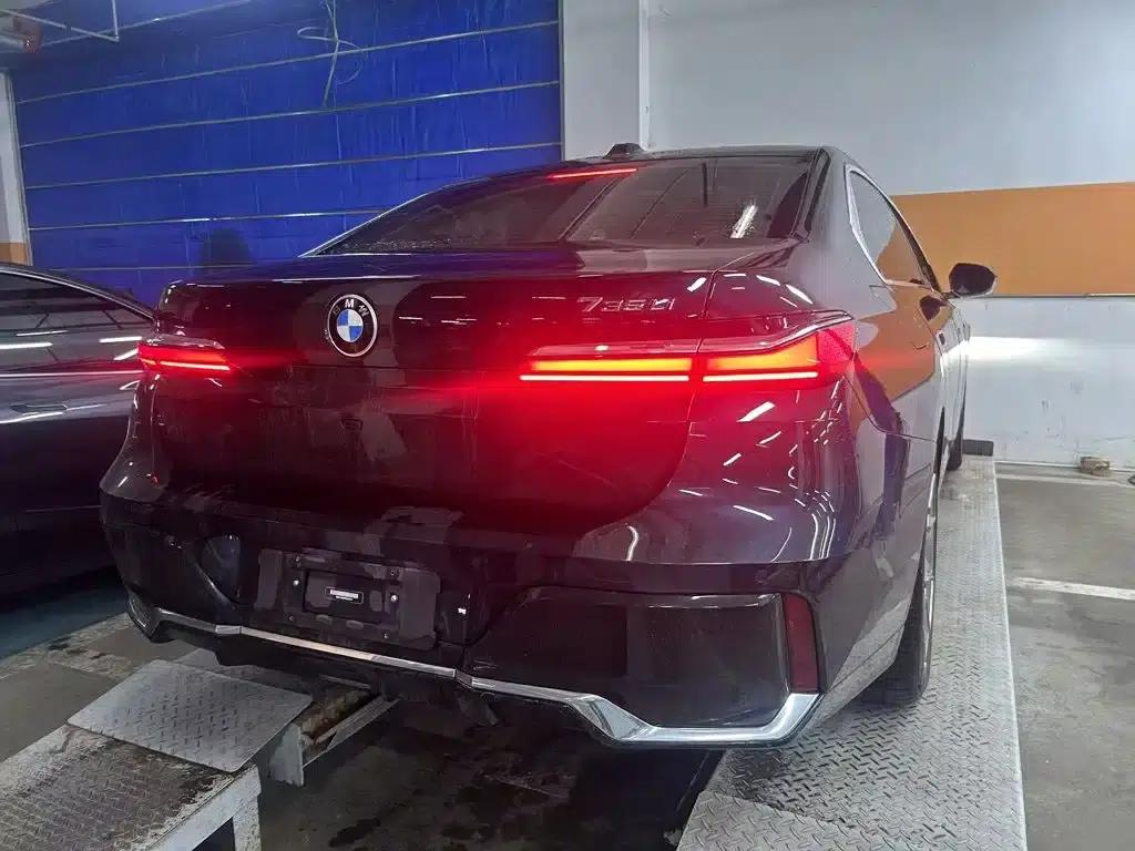 2023 BMW 7 Series 735Li M Sport Package — миниатюра 4