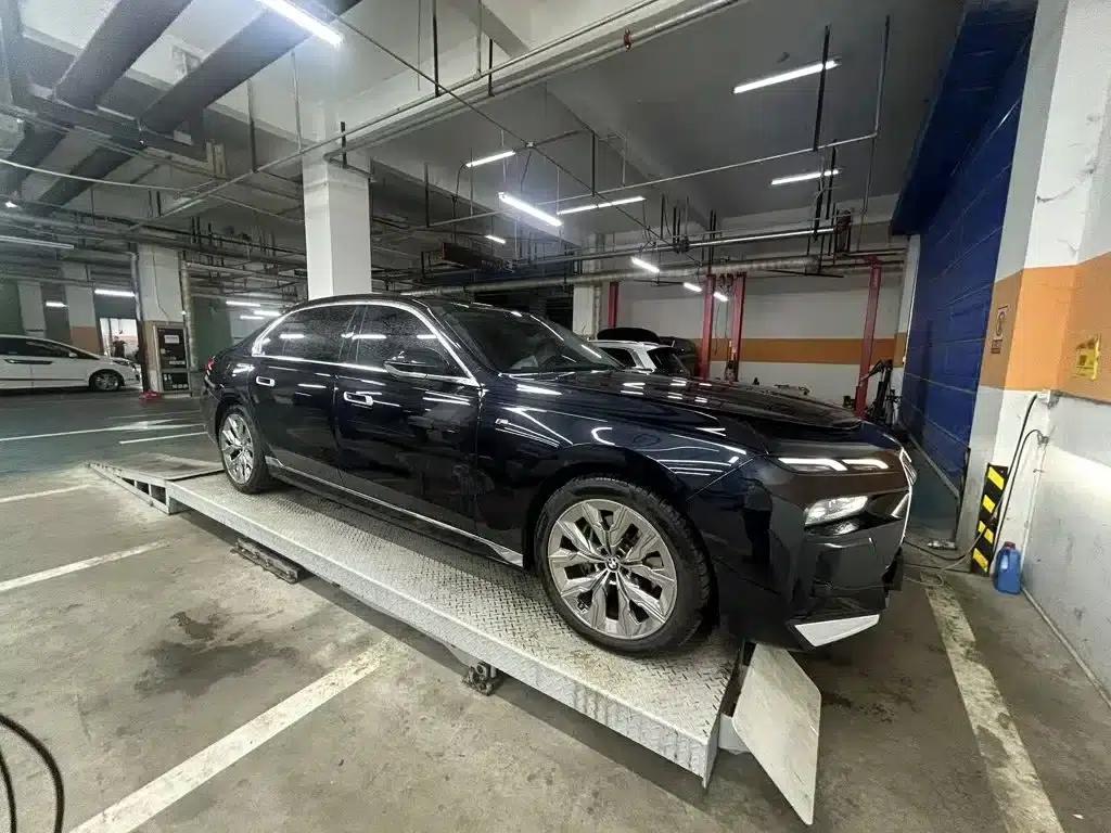 2023 BMW 7 Series 735Li M Sport Package — миниатюра 5