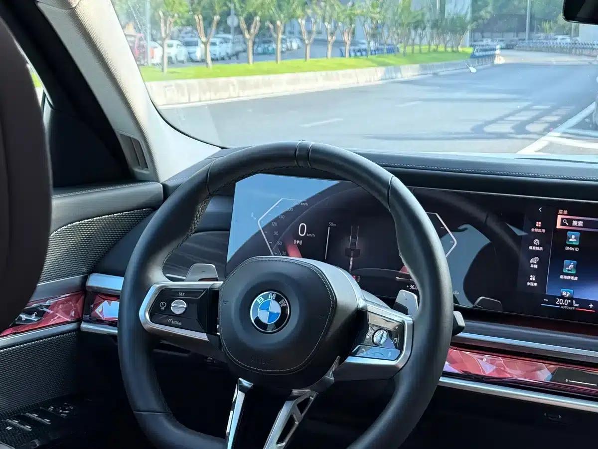 2023 BMW 7 Series 735Li M Sport Package — миниатюра 8