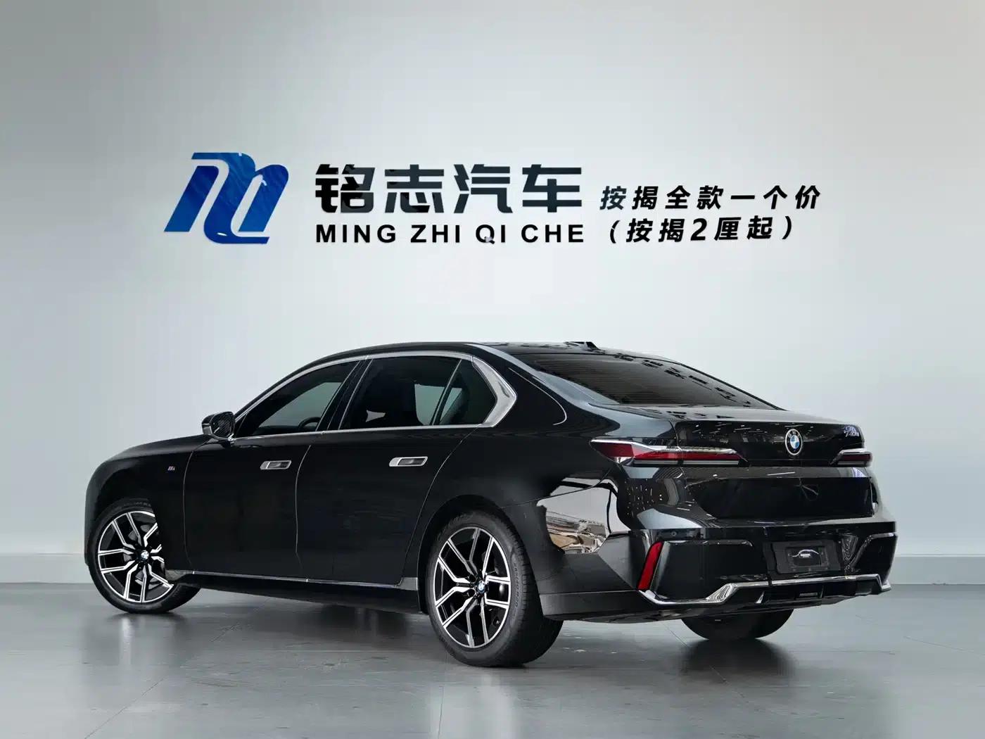 2023 BMW 7 Series 735Li M Sport Package — миниатюра 3