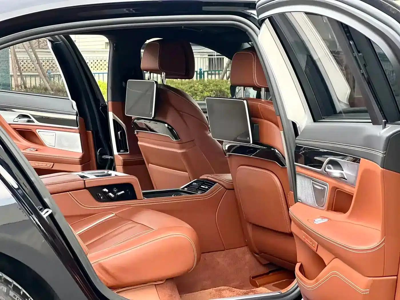 2018 BMW 7 Series M760Li xDrive — миниатюра 11