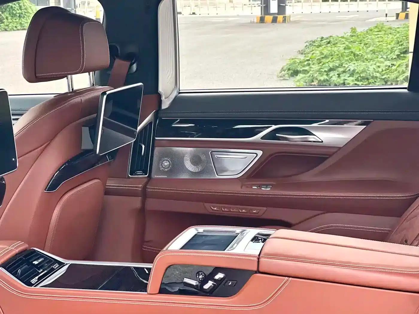 2018 BMW 7 Series M760Li xDrive — миниатюра 14