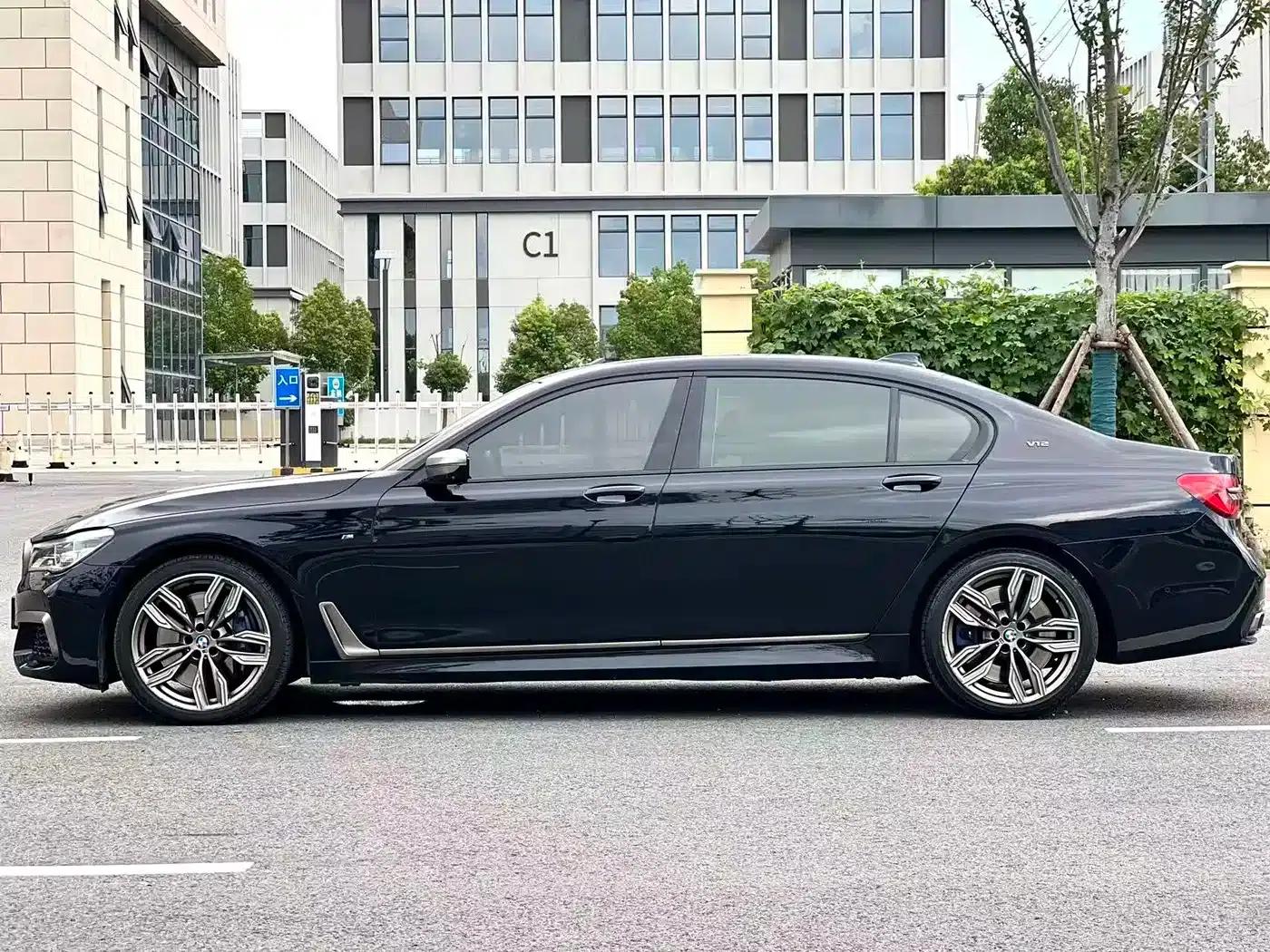 2018 BMW 7 Series M760Li xDrive — миниатюра 7