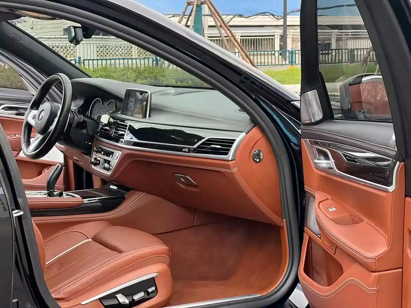 2018 BMW 7 Series M760Li xDrive — миниатюра 9