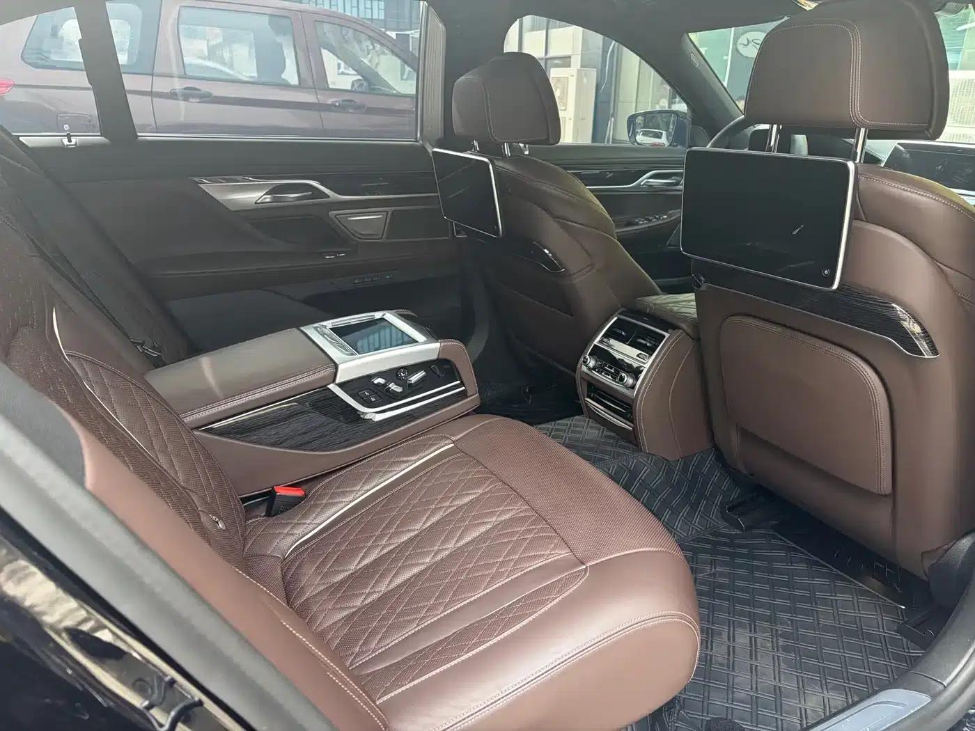 2021 BMW 7 Series 740Li Luxury M Sport Package — миниатюра 9