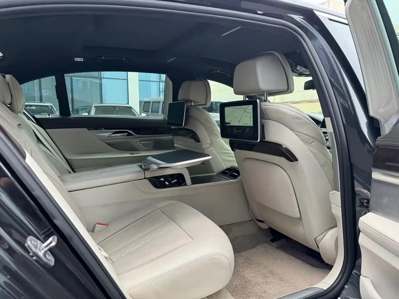 2016 BMW 7 Series 750Li xDrive 4-seater — миниатюра 11