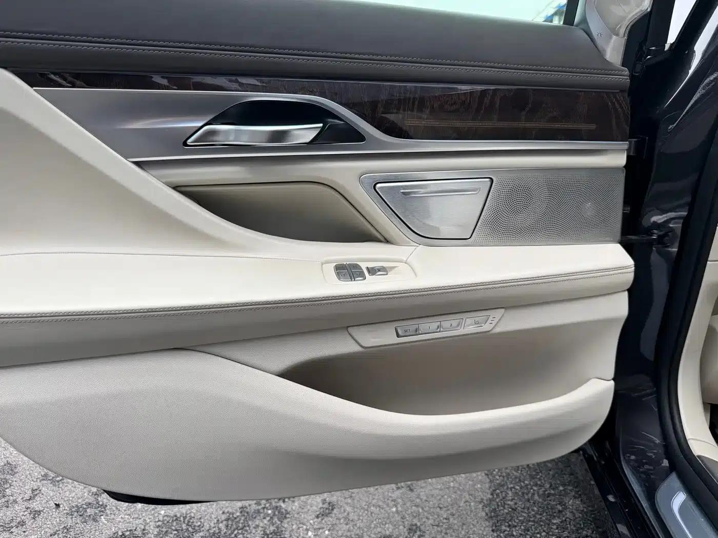 2016 BMW 7 Series 750Li xDrive 4-seater — миниатюра 8