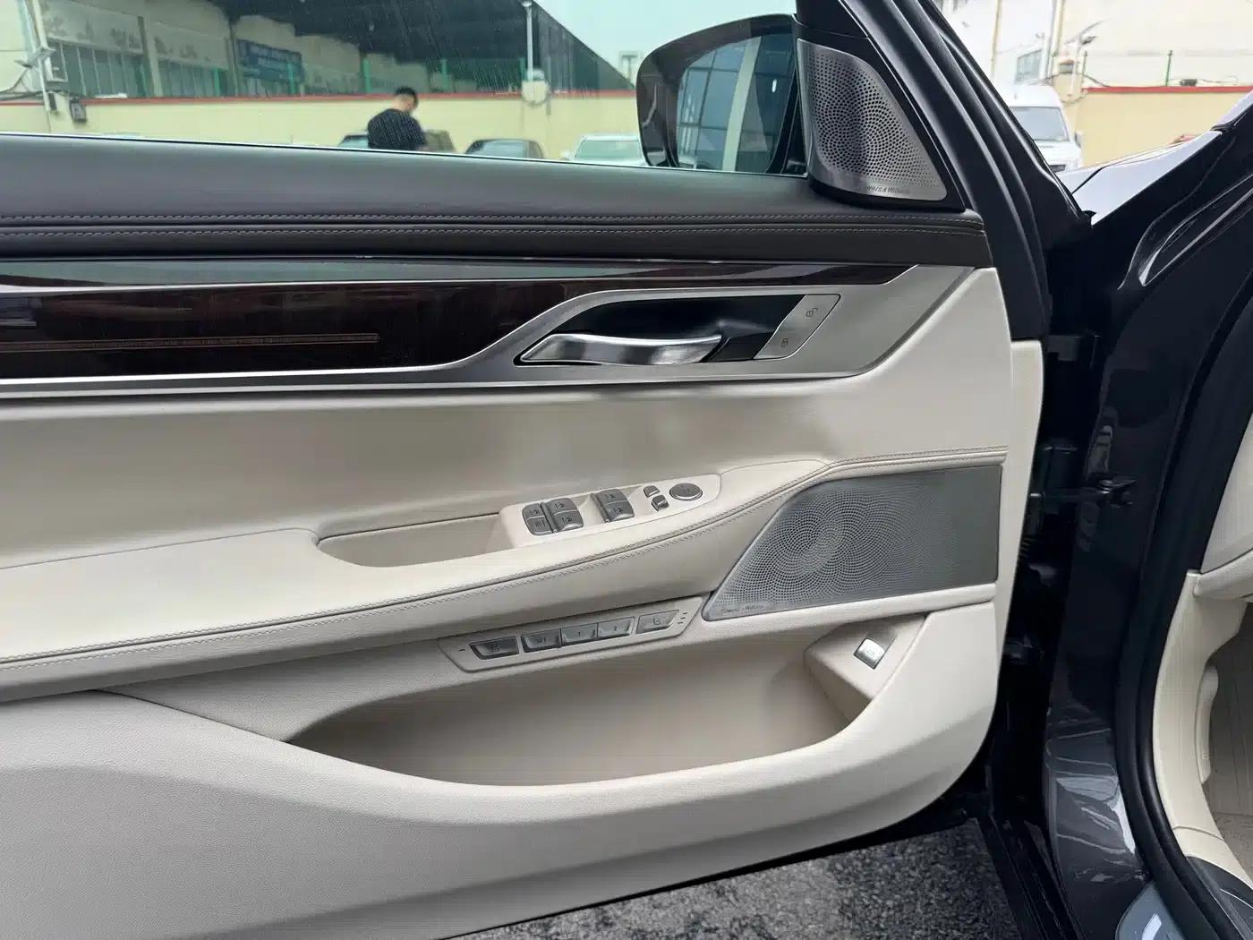 2016 BMW 7 Series 750Li xDrive 4-seater — миниатюра 10