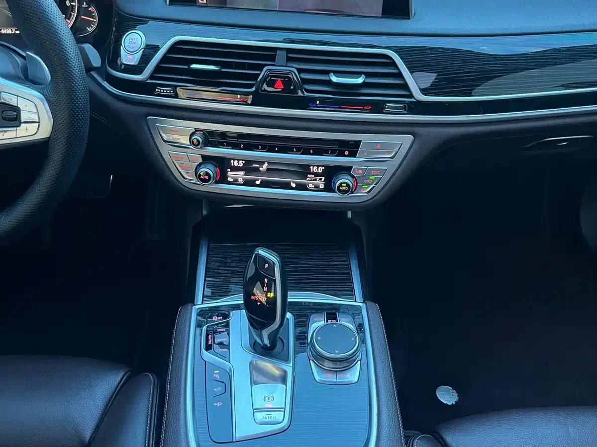 2018 BMW 7 Series 730Li Leading Edition M Sport Package — миниатюра 11