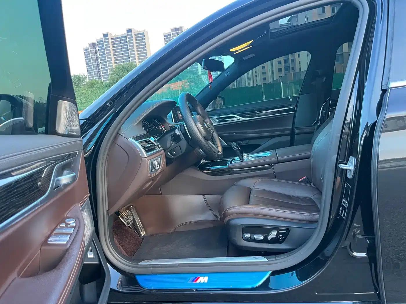 2018 BMW 7 Series 730Li Leading Edition M Sport Package — миниатюра 13