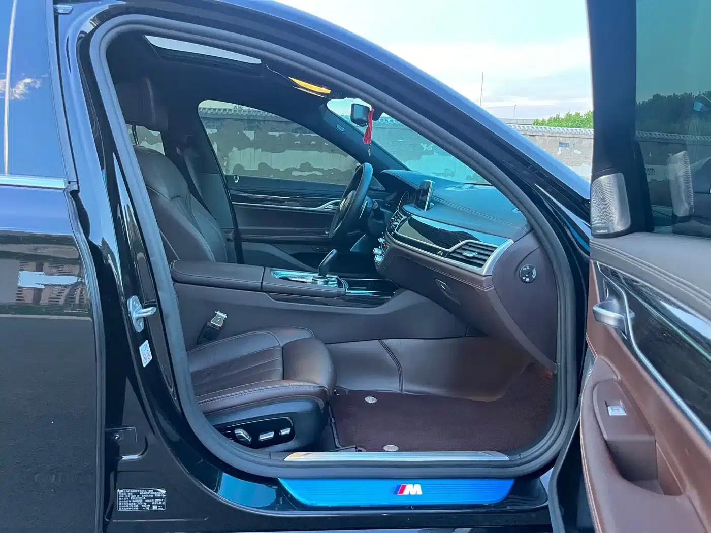 2018 BMW 7 Series 730Li Leading Edition M Sport Package — миниатюра 14