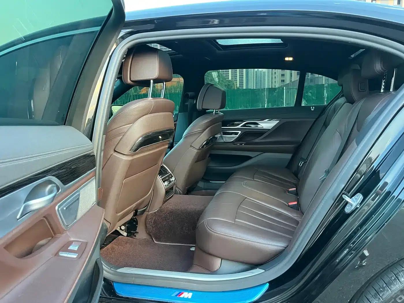 2018 BMW 7 Series 730Li Leading Edition M Sport Package — миниатюра 15