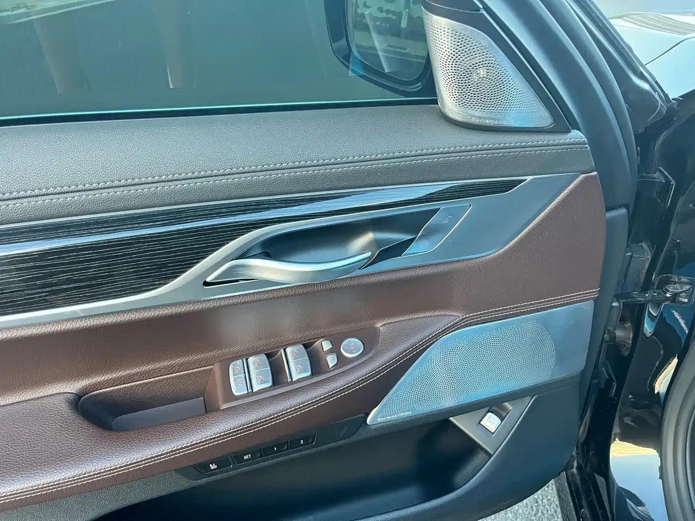 2018 BMW 7 Series 730Li Leading Edition M Sport Package — миниатюра 17