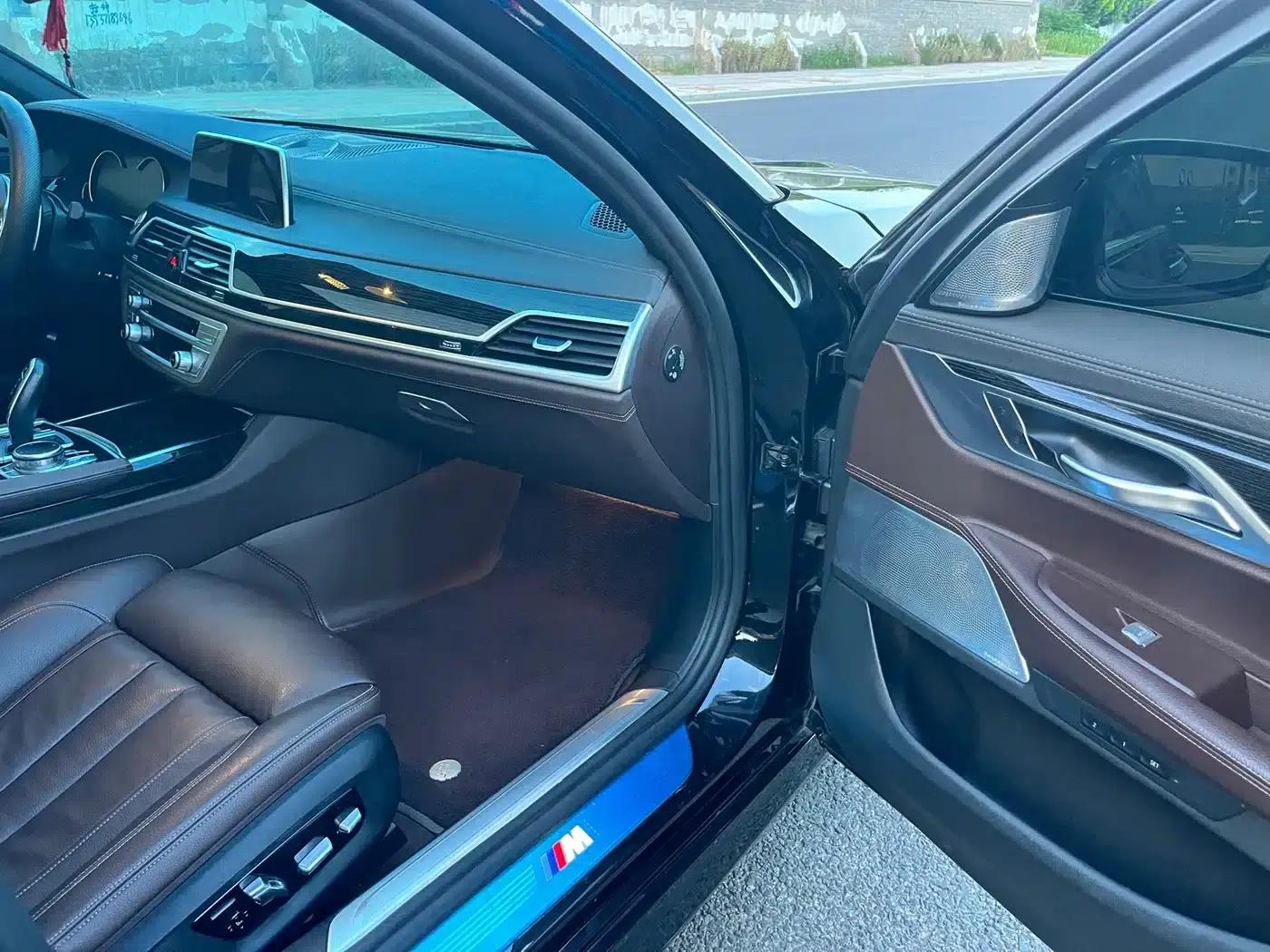 2018 BMW 7 Series 730Li Leading Edition M Sport Package — миниатюра 18