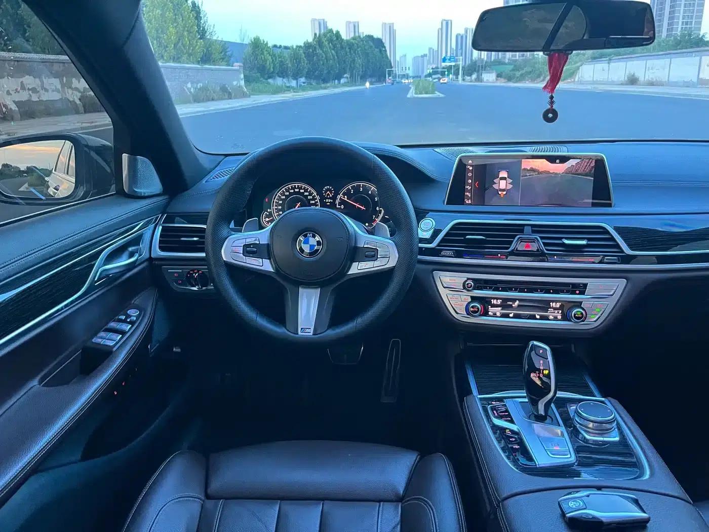 2018 BMW 7 Series 730Li Leading Edition M Sport Package — миниатюра 9