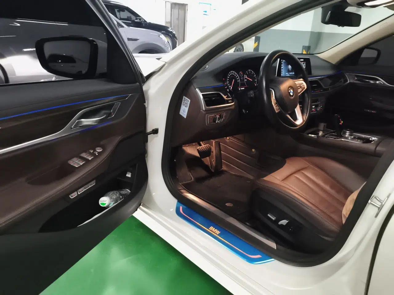 BMW 7 Series 2016 730Li Leading Model — миниатюра 16