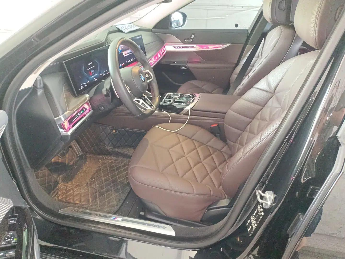 BMW 7 Series 2023 735Li Luxury Package — миниатюра 16