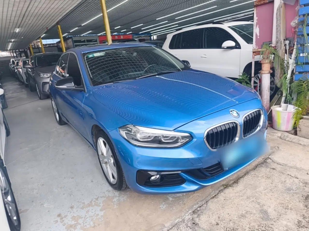 BMW 1 Series 2018 118i Design Package Edition — миниатюра 3