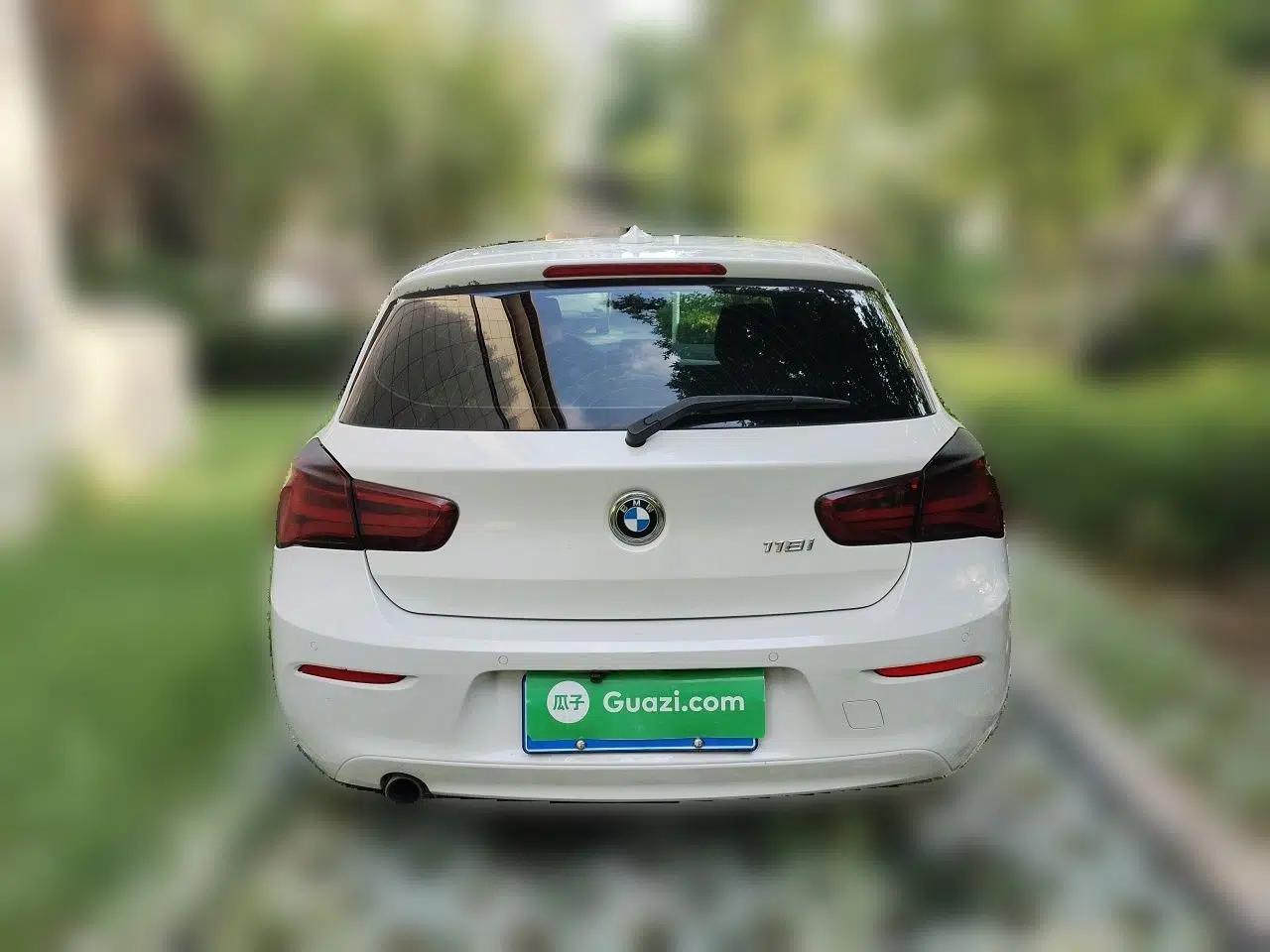 BMW 1 Series 2018 118i Leading Model — миниатюра 5