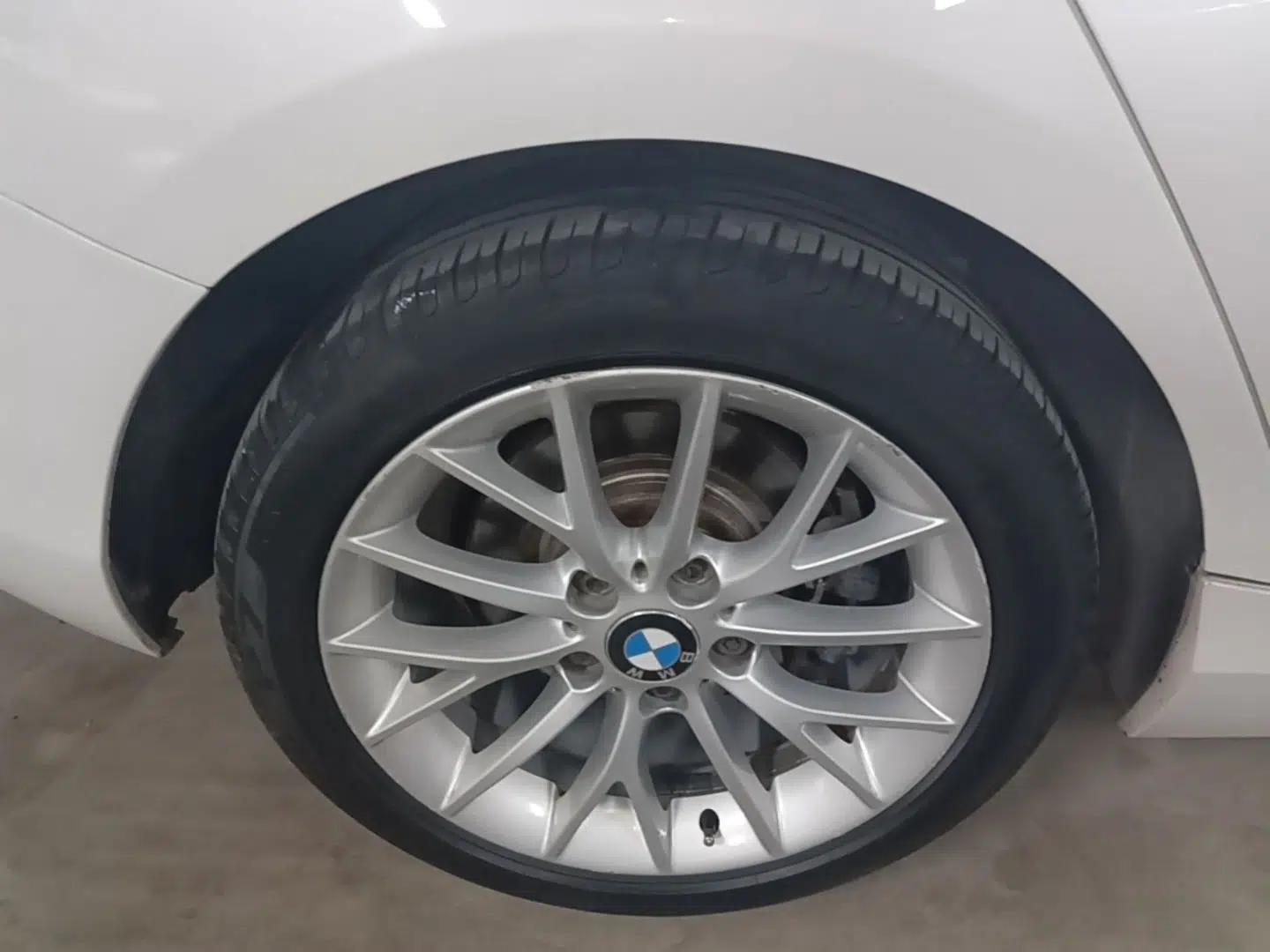 BMW 1 Series 2016 120i Leading Model — миниатюра 11