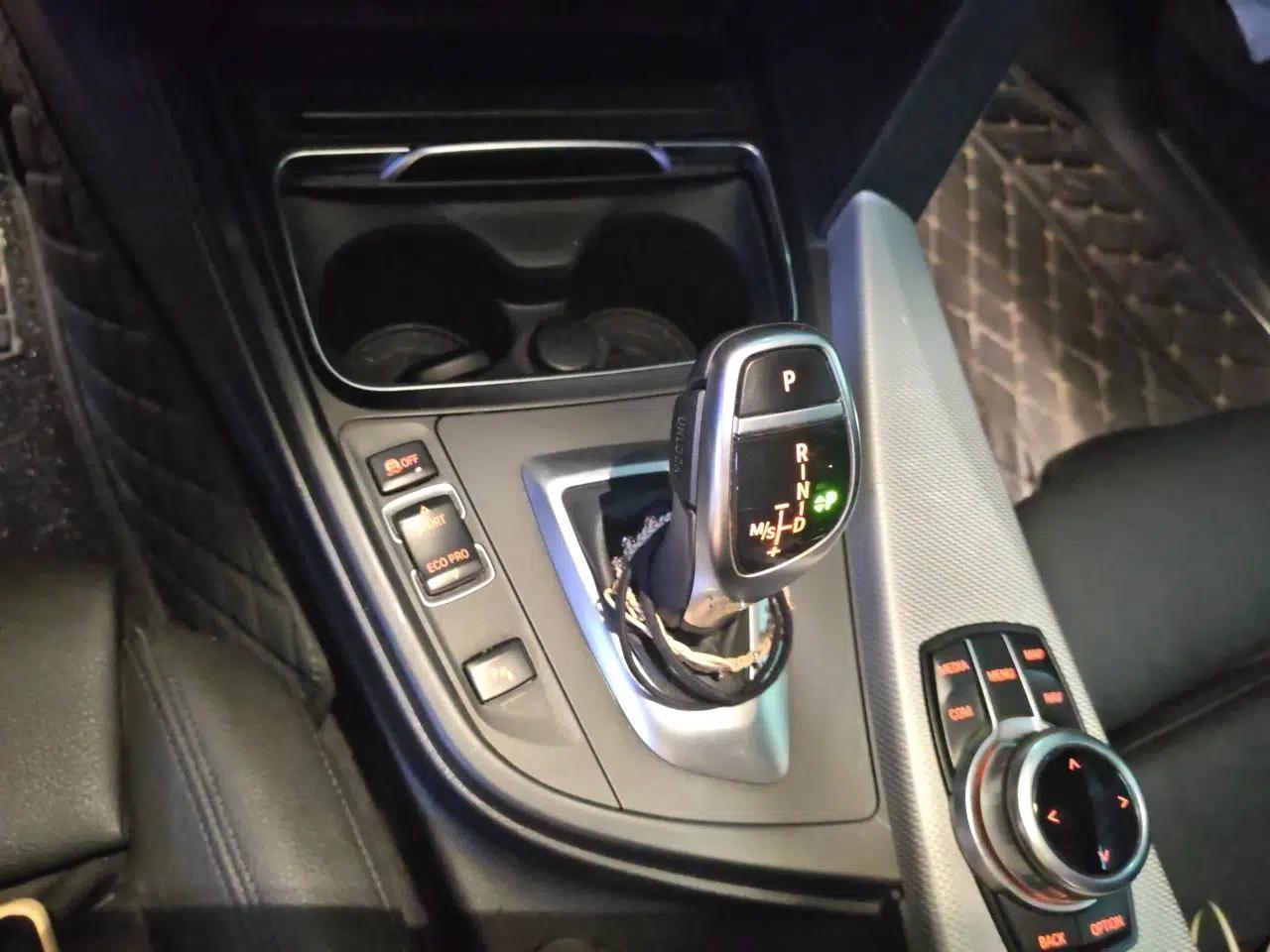 BMW 3 Series GT 2018 320i M Sport Edition — миниатюра 14