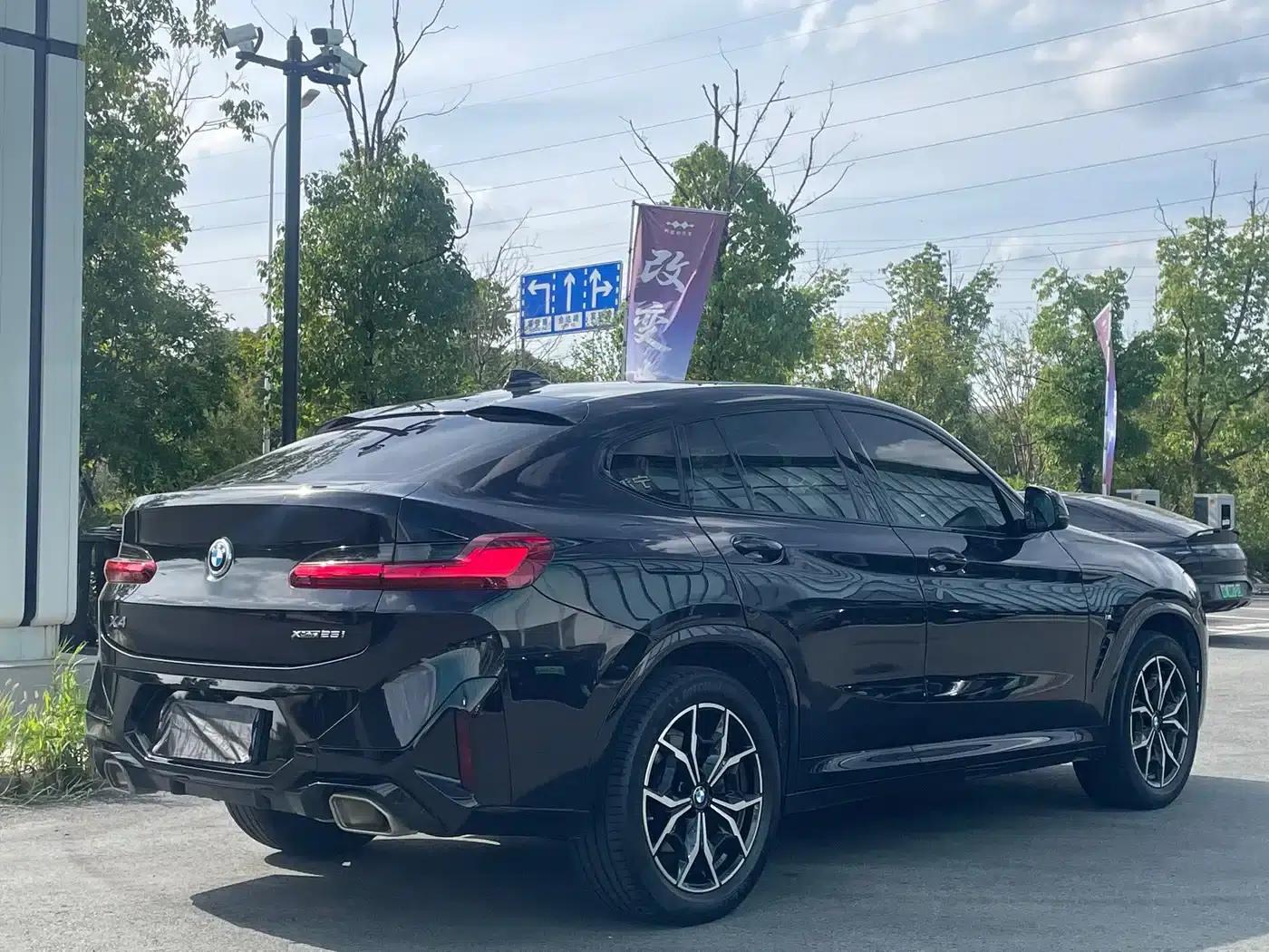 2022 BMW X4 xDrive 25i M Sport Package — миниатюра 18