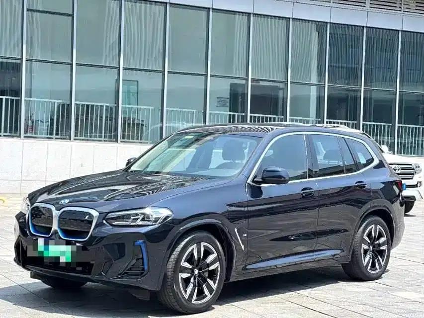 BMW iX3 2022 Leading Edition — миниатюра 1