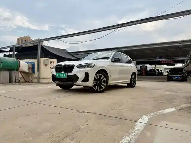 BMW iX3 2024 Leading Edition