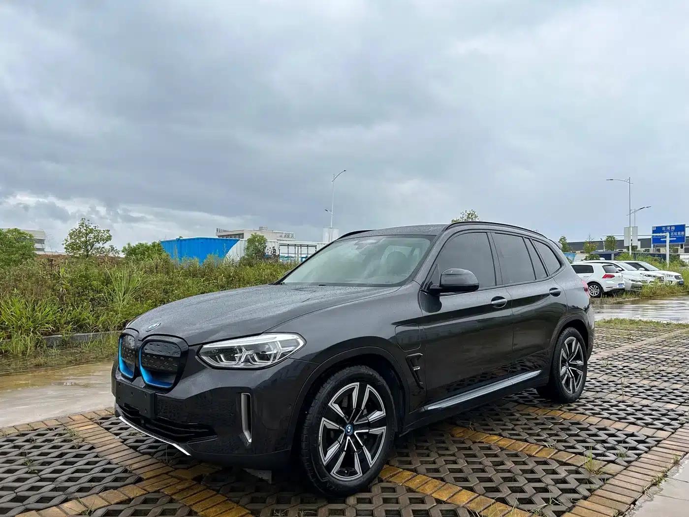BMW iX3 2021 Leading Edition — миниатюра 1