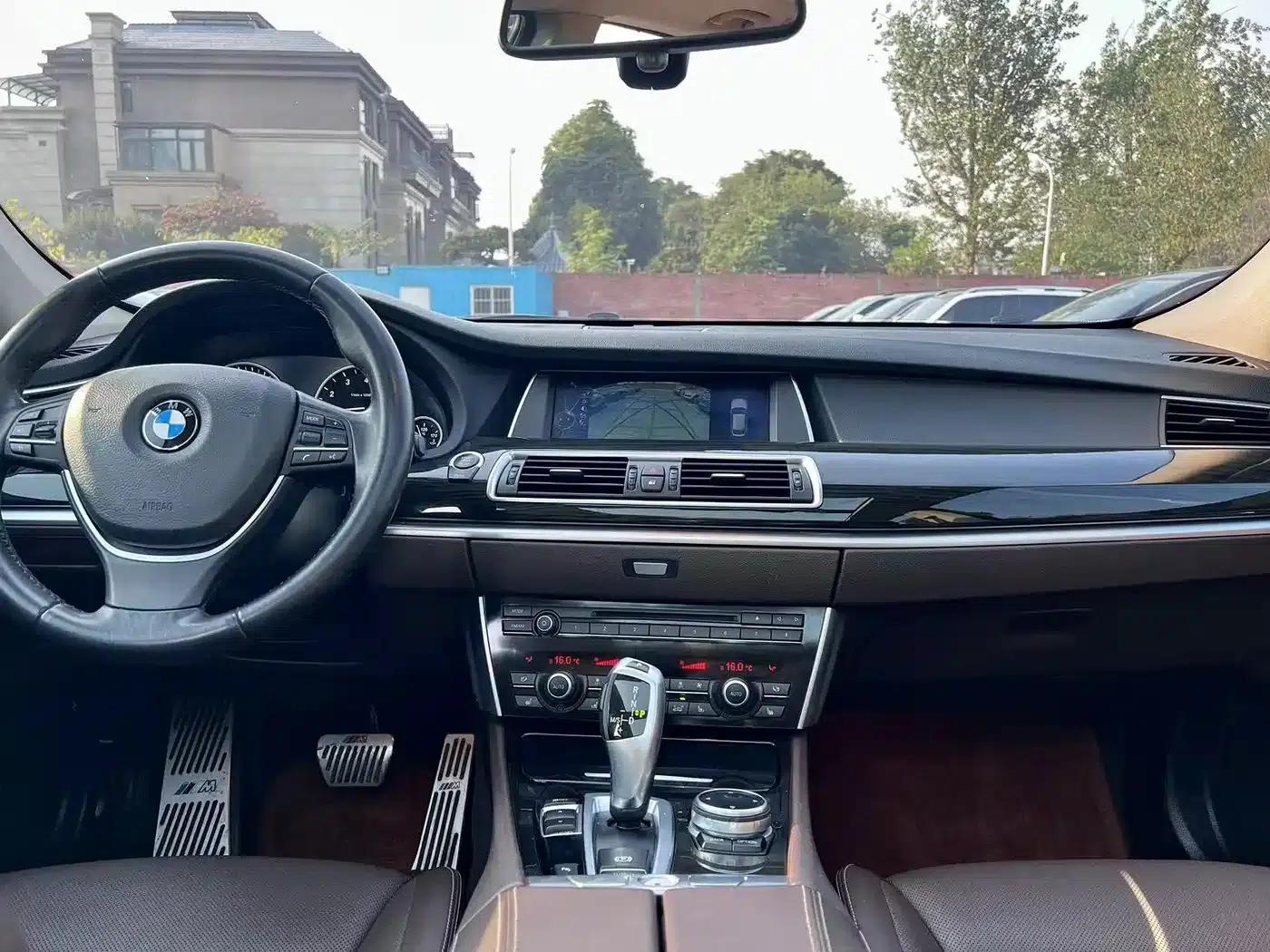 BMW 5 Series GT 2015 528i Luxury — миниатюра 11