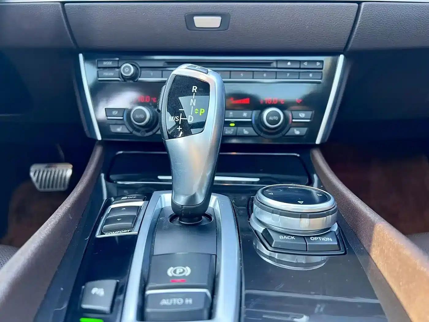 BMW 5 Series GT 2015 528i Luxury — миниатюра 14